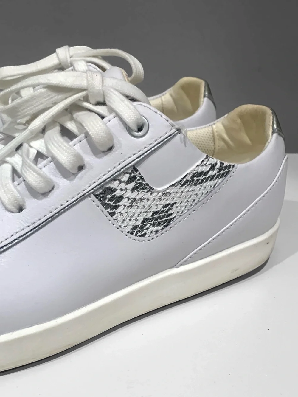 FootJoy Women’s Links Golf Shoes Spikeless Leather White Snake 7.5 - Picture 2 of 10